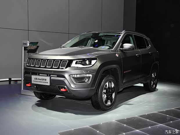 广汽菲克Jeep 指南者 2019款 220T 自动四驱高性能旗舰版