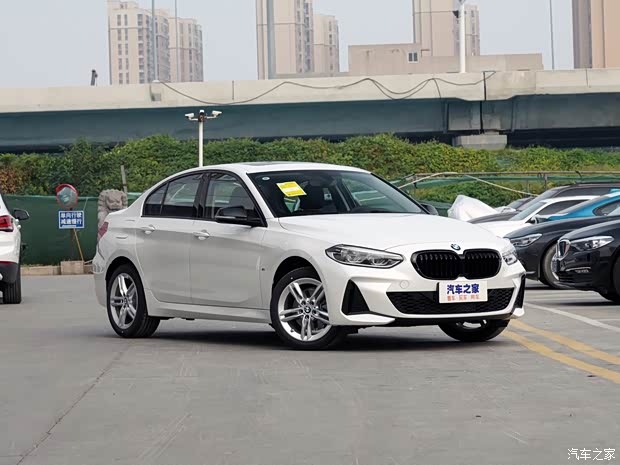 华晨宝马 宝马1系 2021款 120i M运动曜夜套装