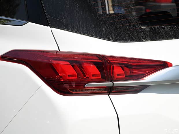 北京汽車 BEIJING-X3 2019款 1.5T 手動(dòng)榮耀版 北京汽車 BEIJING-X3 2019款 1.5T 手動(dòng)榮耀版
