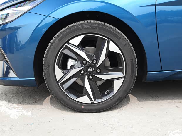 北京现代 伊兰特 2021款 1.5L LUX尊贵版