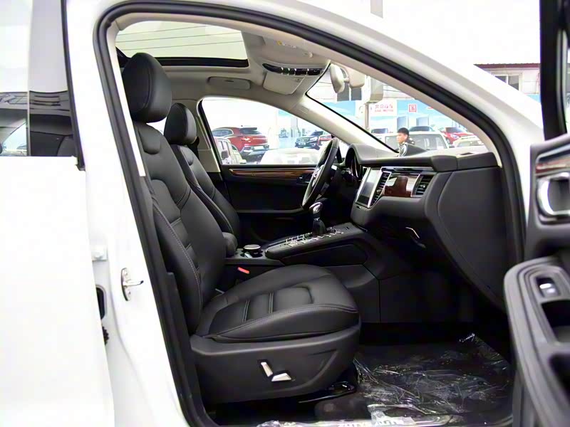 众泰SR9 2017款 2.0T 手动极致之心版 369358