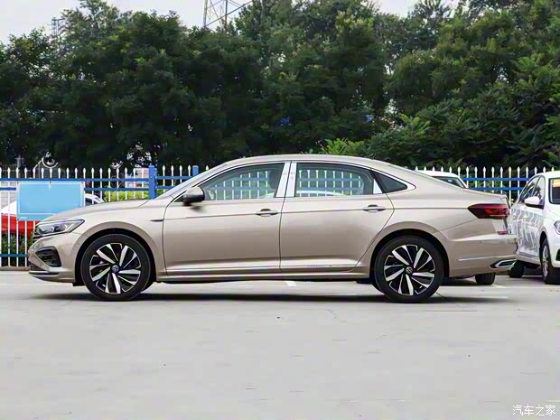 上汽大众 帕萨特 2022款 330TSI 豪华版 上汽大众 帕萨特 2022款 330TSI 豪华版