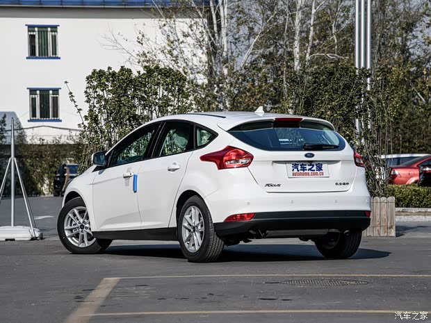 长安福特 福克斯 2018款 两厢经典 1.6L 自动风尚型智行版