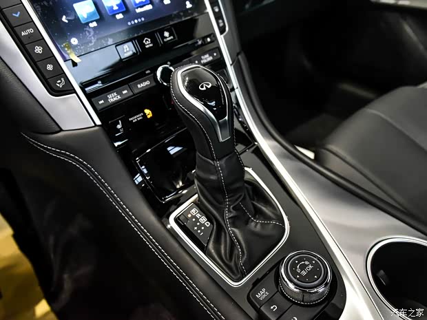 英菲尼迪(进口) 英菲尼迪Q60 2017款 2.0T 标准型