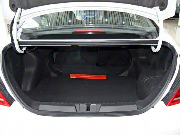 吉利汽车 帝豪新能源 2018款 三厢 1.5L PHEV 精英型