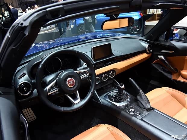 菲亚特(进口) 菲亚特124 2017款 124 Spider Europa 菲亚特(进口) 菲亚特124 2017款 124 Spider Europa