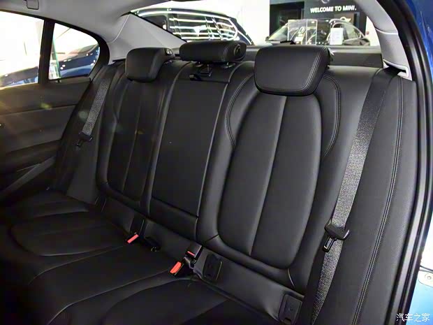 華晨寶馬 寶馬1系 2017款 118i 設(shè)計(jì)套裝型