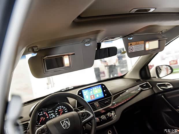 上汽通用五菱 寶駿310 2016款 1.2L 手動(dòng)豪華型