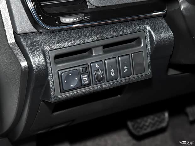 东风乘用车 东风风神AX7 2018款 1.6T 自动豪华型 东风乘用车 东风风神AX7 2018款 1.6T 自动豪华型