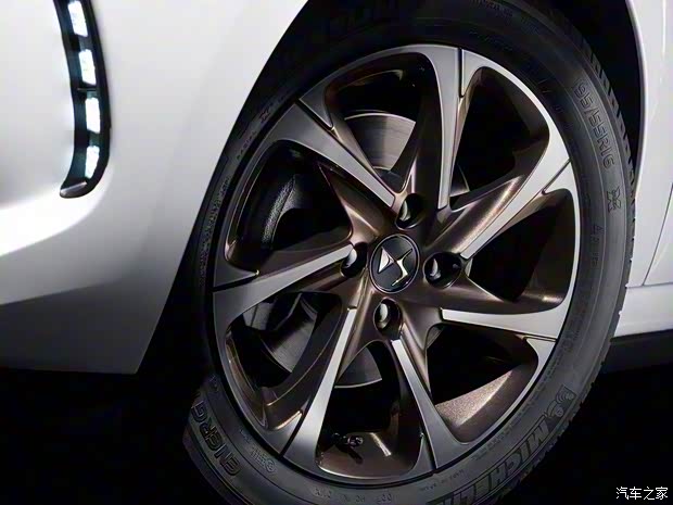 雪铁龙(进口) DS 3 2016款 基本型