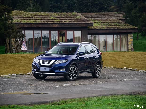 东风日产 奇骏 2017款 2.5L CVT至尊版 4WD 东风日产 奇骏 2017款 2.5L CVT至尊版 4WD