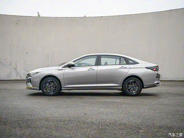 东风乘用车 奕炫MAX 2021款 混动版试装车 东风乘用车 奕炫MAX 2021款 混动版试装车