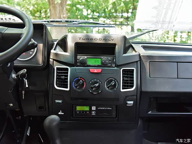 南京依維柯 Turbo Daily 2017款 2.8T A35客車中頂11座43S5