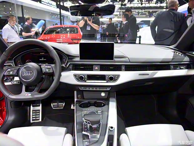 奥迪(进口) 奥迪S4 2016款 S4 3.0TFSI 奥迪(进口) 奥迪S4 2016款 S4 3.0TFSI