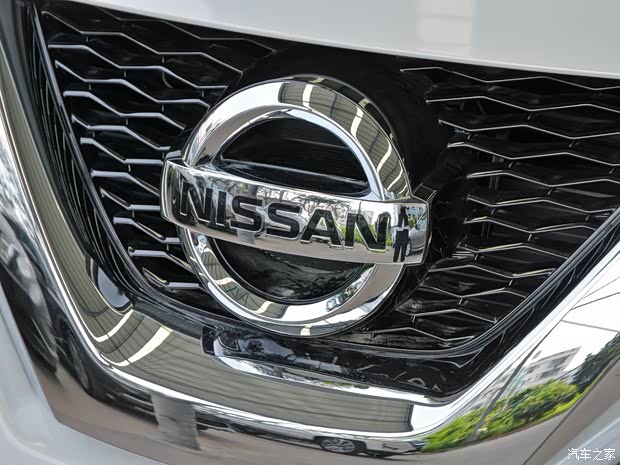 东风日产 奇骏 2017款 2.0L 手动经典版 2WD