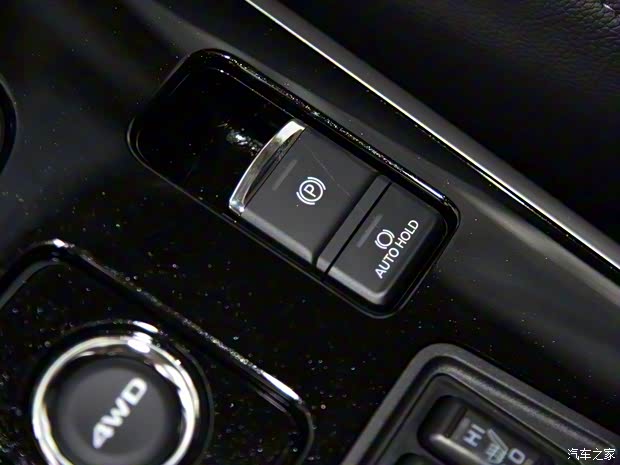 广汽三菱 欧蓝德 2017款 2.4L 四驱精英版 5座