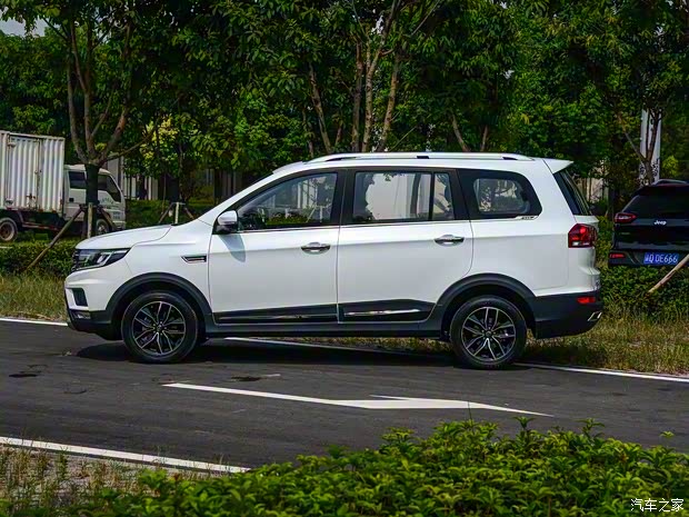 SWM斯威汽車 SWM斯威X3 2017款 1.5T 手動酷尚型