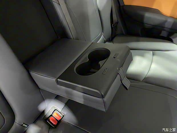 一汽奔腾 奔腾E05 2021款 基本型