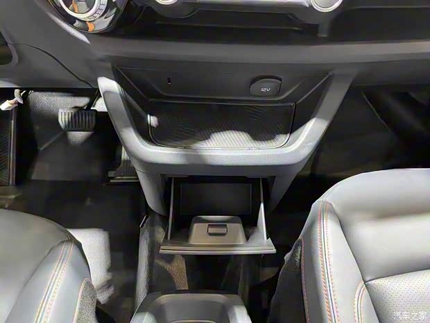 一汽奔腾 奔腾E05 2021款 基本型