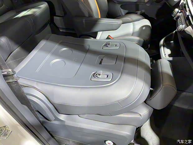 一汽奔腾 奔腾E05 2021款 基本型