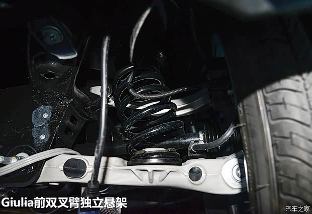 阿尔法·罗密欧 Giulia 2017款 2.0T 280HP 豪华运动版 阿尔法·罗密欧 Giulia 2017款 2.0T 280HP 豪华运动版