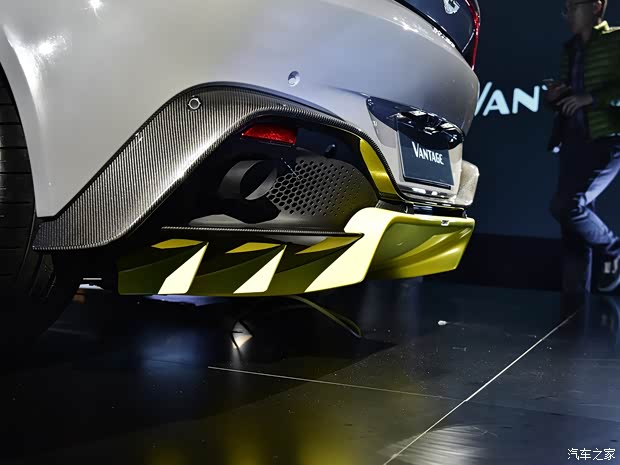 阿斯顿·马丁 V8 Vantage 2018款 4.0T V8