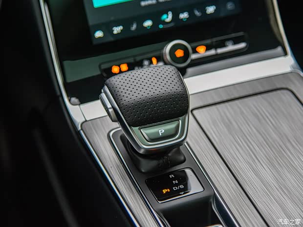 上汽集团 荣威RX5 2020款 PLUS 300TGI 自动Ali国潮荣麟版