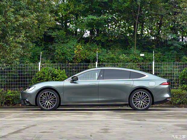 远航汽车 远航Y6 2023款 620km 四驱尊享版 远航汽车 远航Y6 2023款 620km 四驱尊享版