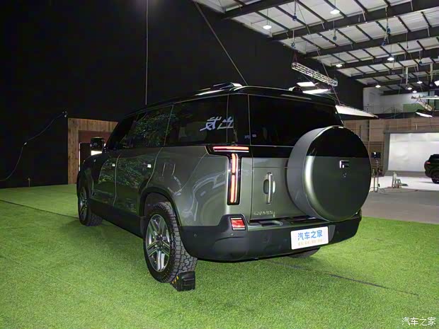 极石汽车 极石01 2023款 尊享6座版 极石汽车 极石01 2023款 尊享6座版