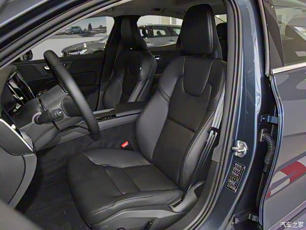 沃尔沃亚太 沃尔沃S60 2022款 B4 智逸豪华版 沃尔沃亚太 沃尔沃S60 2022款 B4 智逸豪华版