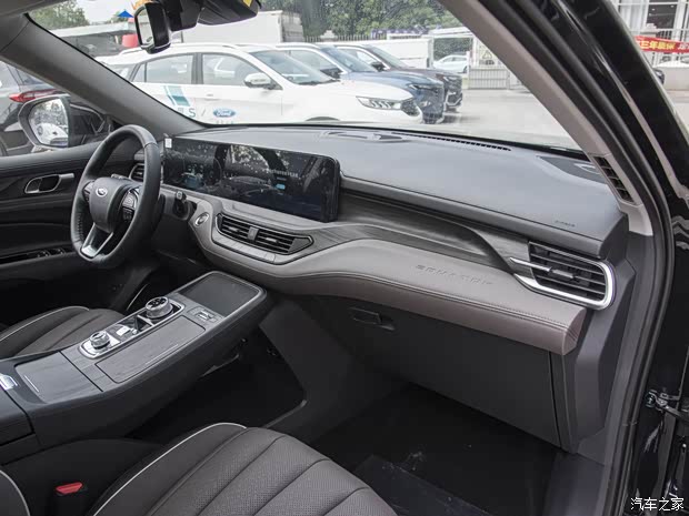 江鈴福特 領(lǐng)裕 2023款 EcoBoost 225 尊領(lǐng)型 7座(2/2/3) 江鈴福特 領(lǐng)裕 2023款 EcoBoost 225 尊領(lǐng)型 7座(2/2/3)