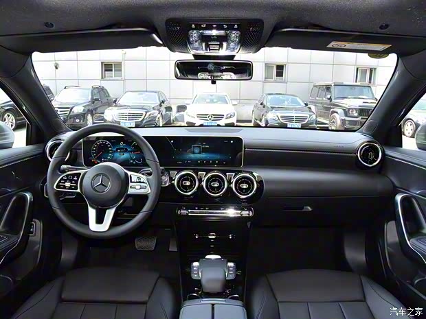 北京奔馳 奔馳A級(jí) 2020款 改款 A 200 L 運(yùn)動(dòng)轎車動(dòng)感型