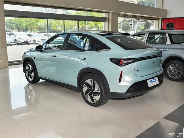 睿蓝汽车 睿蓝7 2023款 605km 猎光 睿蓝汽车 睿蓝7 2023款 605km 猎光