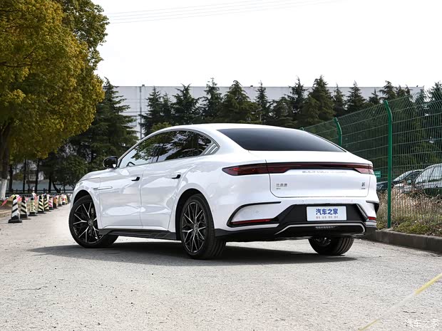 比亚迪 汉 2023款 EV 创世版 610KM四驱旗舰型 比亚迪 汉 2023款 EV 创世版 610KM四驱旗舰型