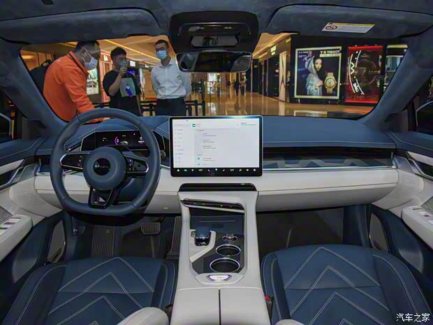 极氪 极氪001 2021款 超长续航双电机 YOU版 极氪 极氪001 2021款 超长续航双电机 YOU版