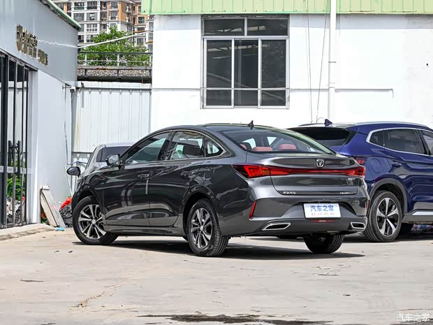 長(zhǎng)安汽車 逸動(dòng) 2023款 暢享版 PLUS 藍(lán)鯨NE 1.4T GDI DCT尊貴版