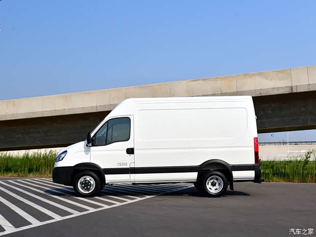 南京依维柯 依维柯欧胜 2020款 2.3T手动运瑞手动门长轴短悬高顶高功F1A