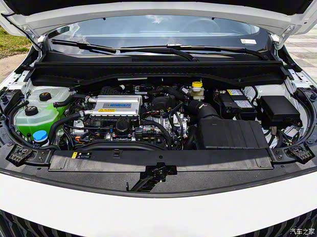 广汽乘用车 传祺GS3 2023款 影速 270T 劲取版 广汽乘用车 传祺GS3 2023款 影速 270T 劲取版