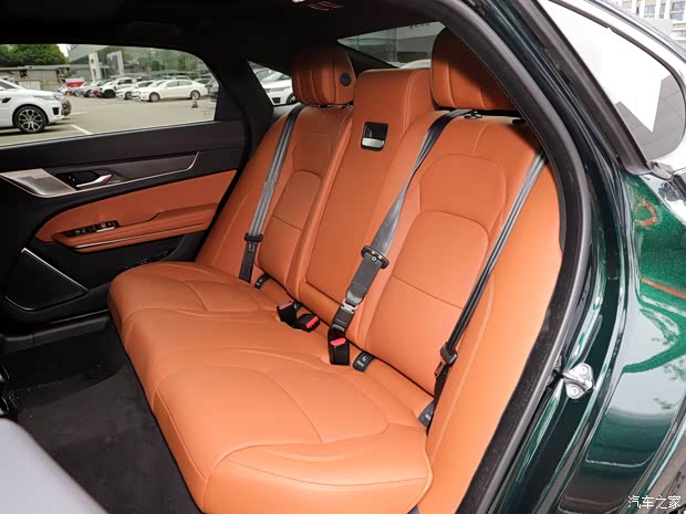 奇瑞捷豹路虎 捷豹XFL 2021款 XFL 2.0T P300 四驅(qū)旗艦運(yùn)動(dòng)版