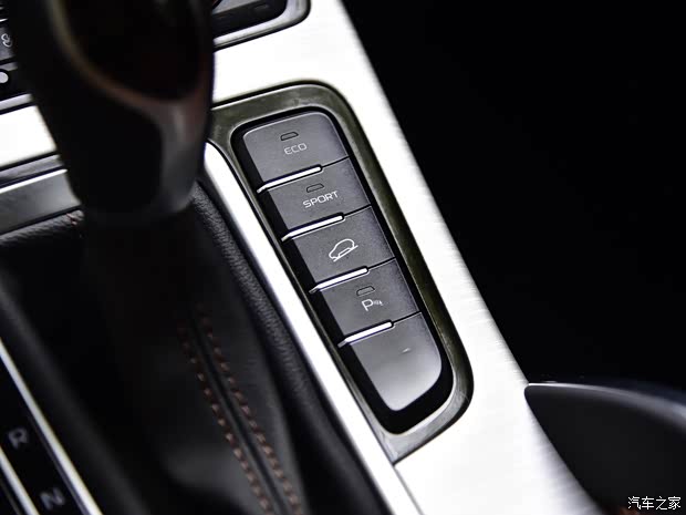 吉利汽车 博越 2018款 1.8TD 自动两驱智尊型4G互联版