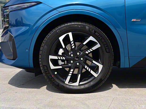 长安福特 锐界 2023款 锐界L 2.0T EcoBoost E-混动四驱七座 STLine 长安福特 锐界 2023款 锐界L 2.0T EcoBoost E-混动四驱七座 STLine
