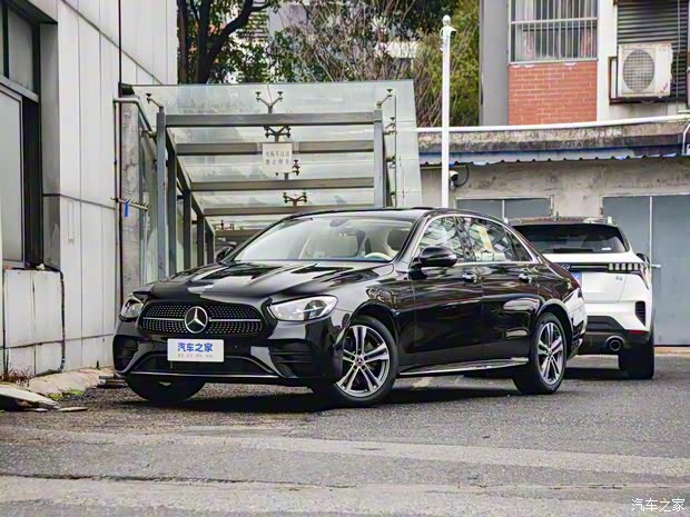 北京奔馳 奔馳E級(jí) 2023款 E 260 L 運(yùn)動(dòng)型 4MATIC