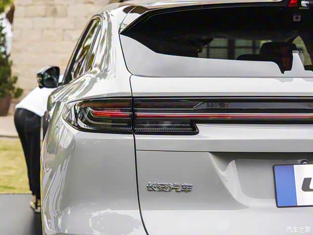 長(zhǎng)安汽車 長(zhǎng)安UNI-K 2021款 UNI量產(chǎn)版