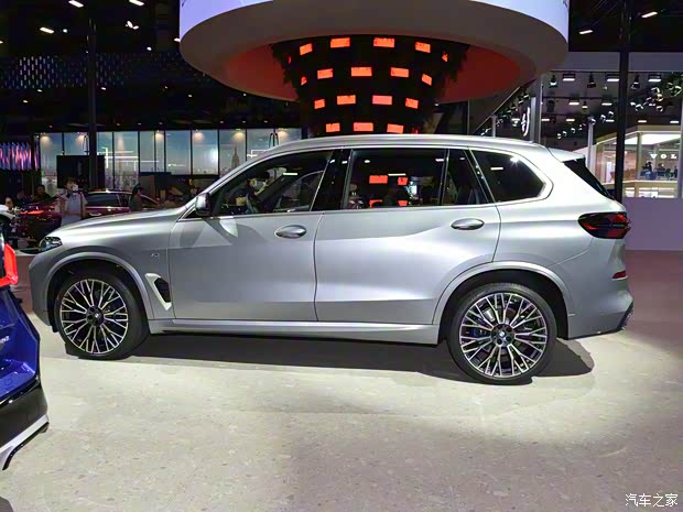 华晨宝马 宝马X5 2023款 xDrive 40Li 尊享型M运动曜夜套装 华晨宝马 宝马X5 2023款 xDrive 40Li 尊享型M运动曜夜套装