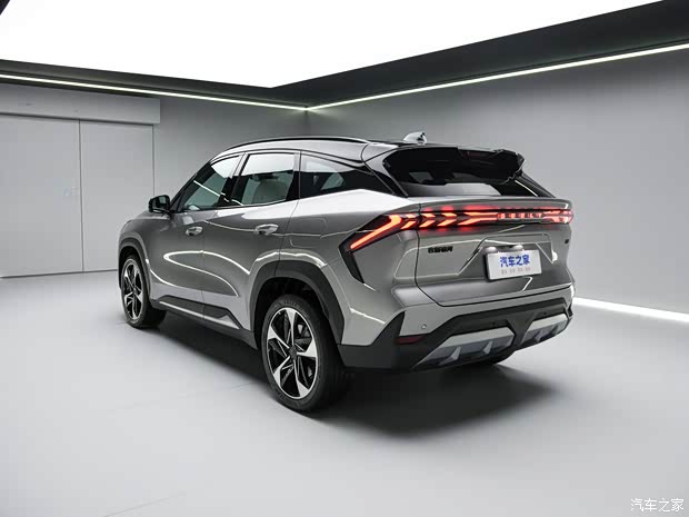 吉利汽车 银河L7 2023款 插混 基本型 吉利汽车 银河L7 2023款 插混 基本型