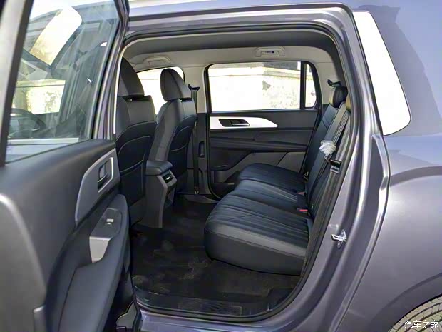 长城汽车 哈弗H5 2023款 2.0T手动四驱回归定制版 柴油 长城汽车 哈弗H5 2023款 2.0T手动四驱回归定制版 柴油