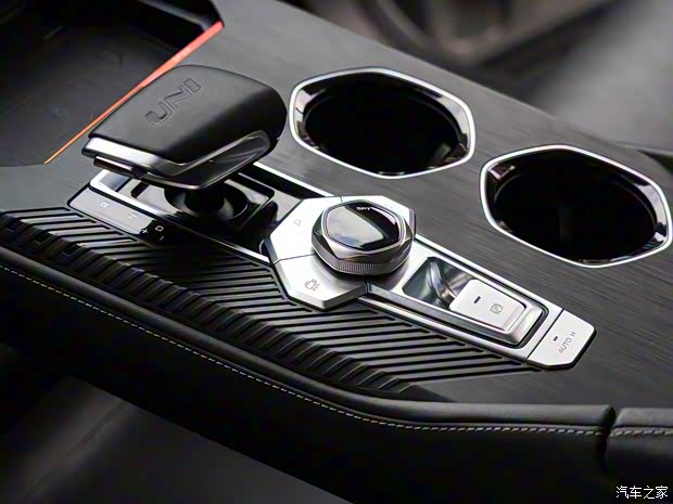 長(zhǎng)安汽車 長(zhǎng)安UNI-K 2021款 UNI量產(chǎn)版