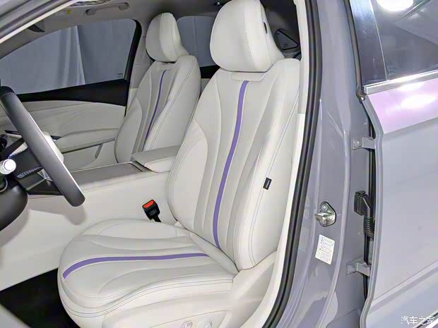 吉利汽车 星瑞 2024款 星瑞L双擎 1.5T 油电混动版 吉利汽车 星瑞 2024款 星瑞L双擎 1.5T 油电混动版