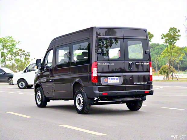 东风汽车 御风 2018款 2.5T物流车A100短轴中顶5-9座国V ZD25 东风汽车 御风 2018款 2.5T物流车A100短轴中顶5-9座国V ZD25