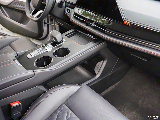 長(zhǎng)安汽車 長(zhǎng)安UNI-K 2021款 UNI量產(chǎn)版